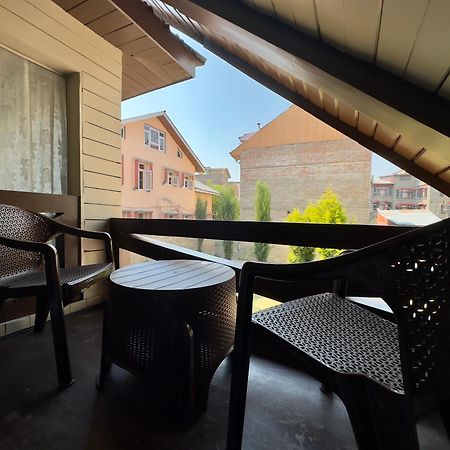 The Chinar Retreat Hut Hotel Srinagar  Bagian luar foto